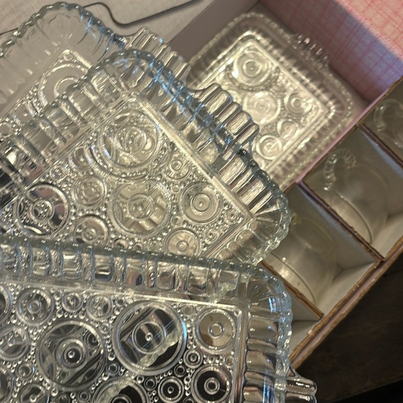 VTG Anchorglass 4 serving trays and 4 cups - Picture 3 of 5
